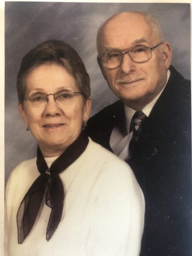 Couple celebrates 20th anniversary